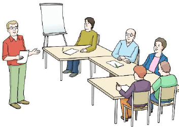Ein Referent hält einen Vortrag vor einer Gruppe von Personen. Die Personen sitzen an einem Tisch.